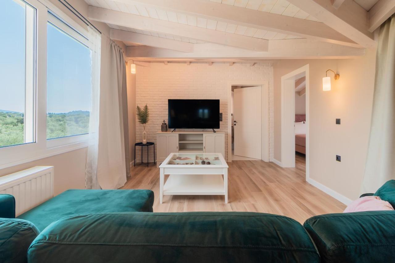 Melena Premium Suites Roda  Exterior photo