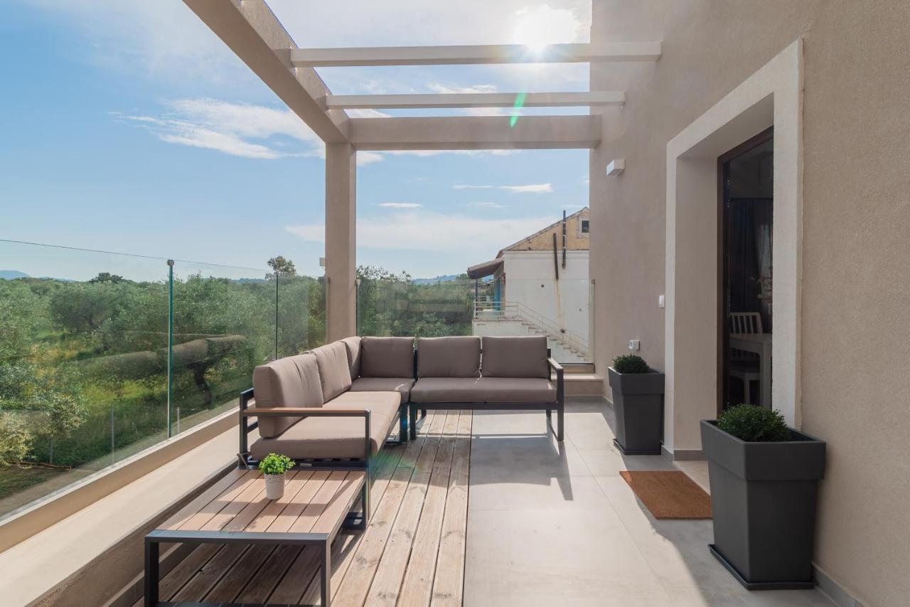 Melena Premium Suites Roda  Exterior photo